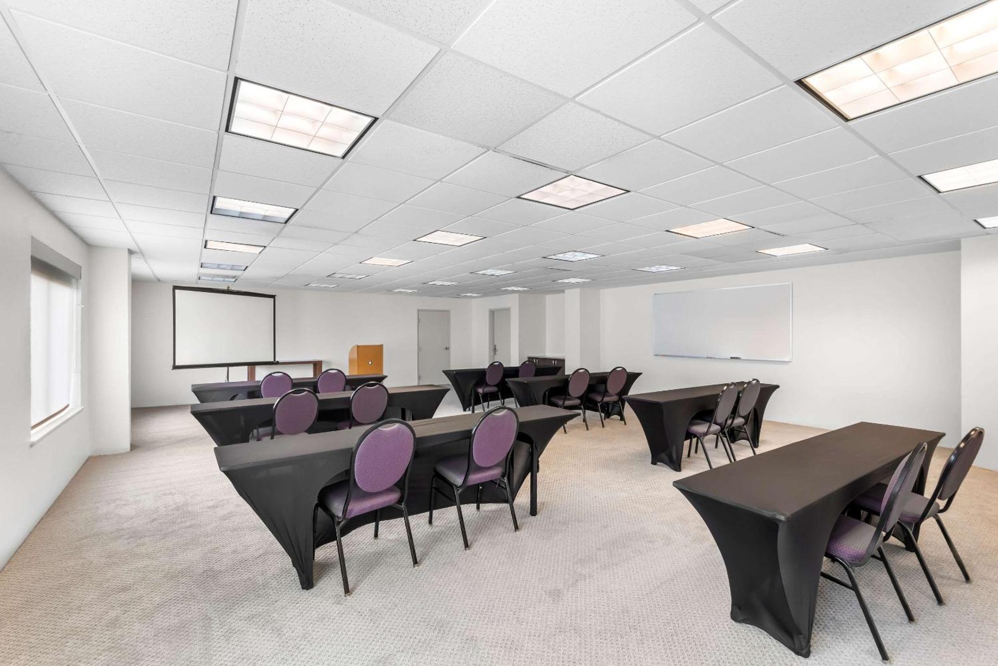 Comfort Suites Austin Airport מראה חיצוני תמונה