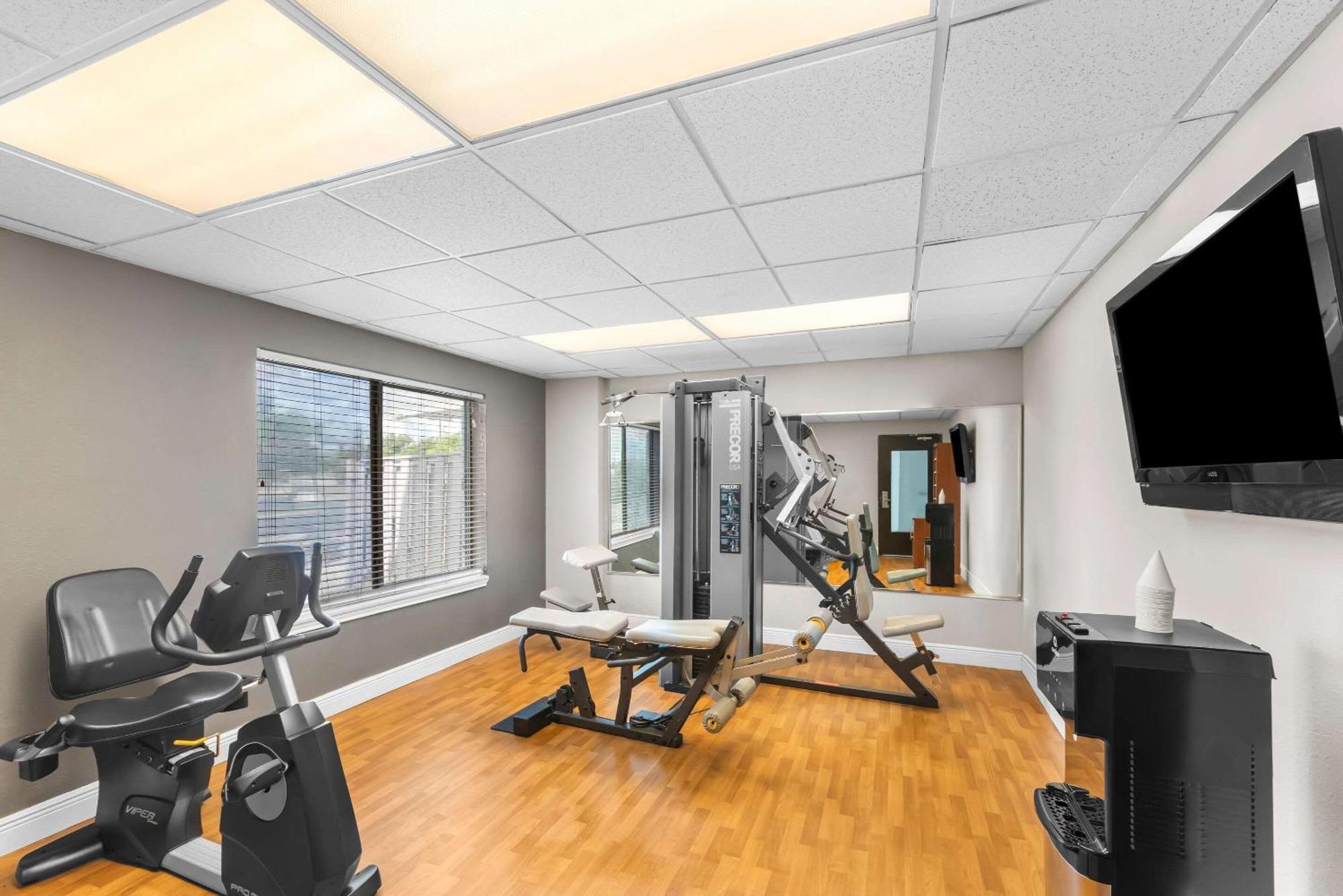 Comfort Suites Austin Airport מראה חיצוני תמונה
