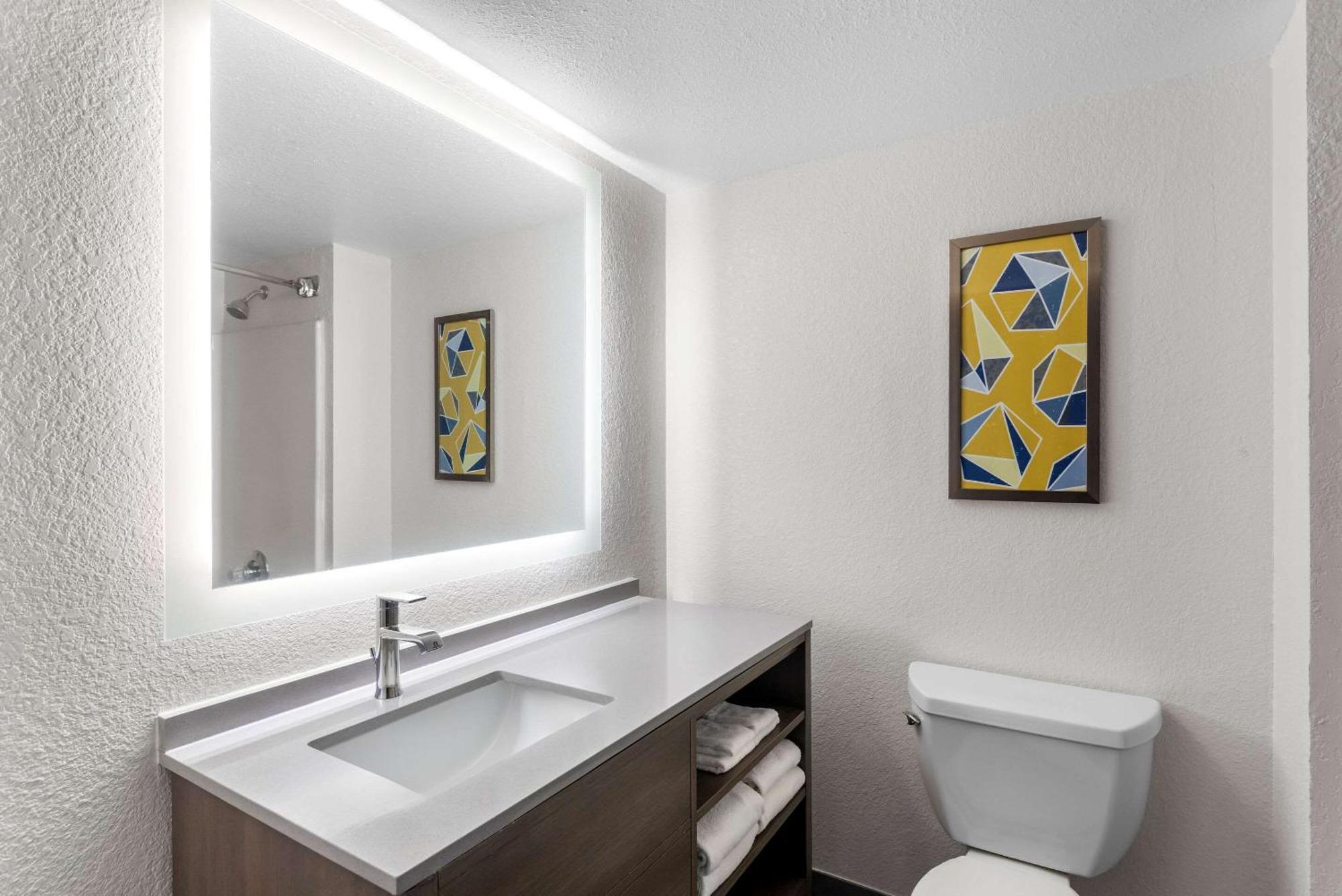 Comfort Suites Austin Airport מראה חיצוני תמונה