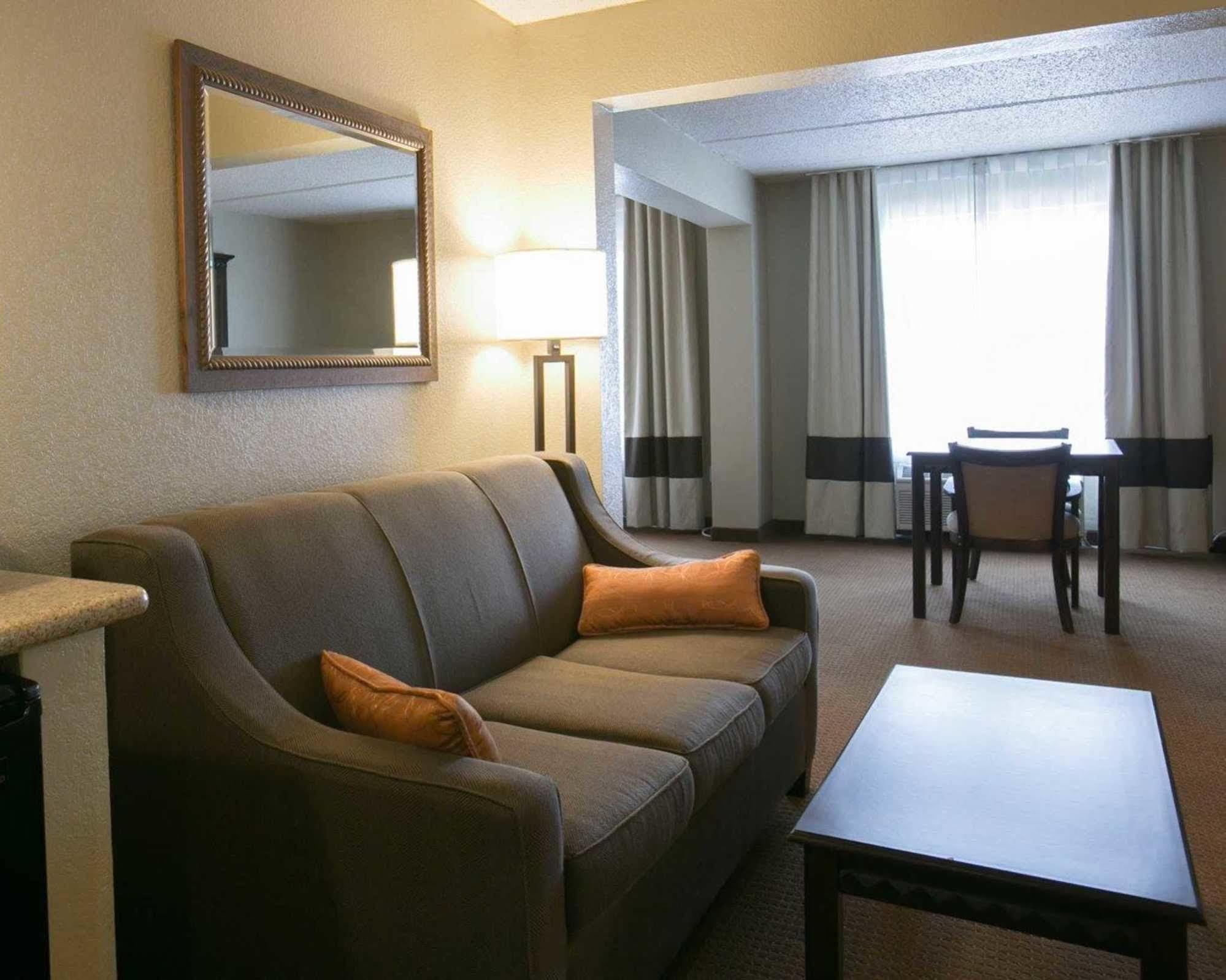 Comfort Suites Austin Airport מראה חיצוני תמונה