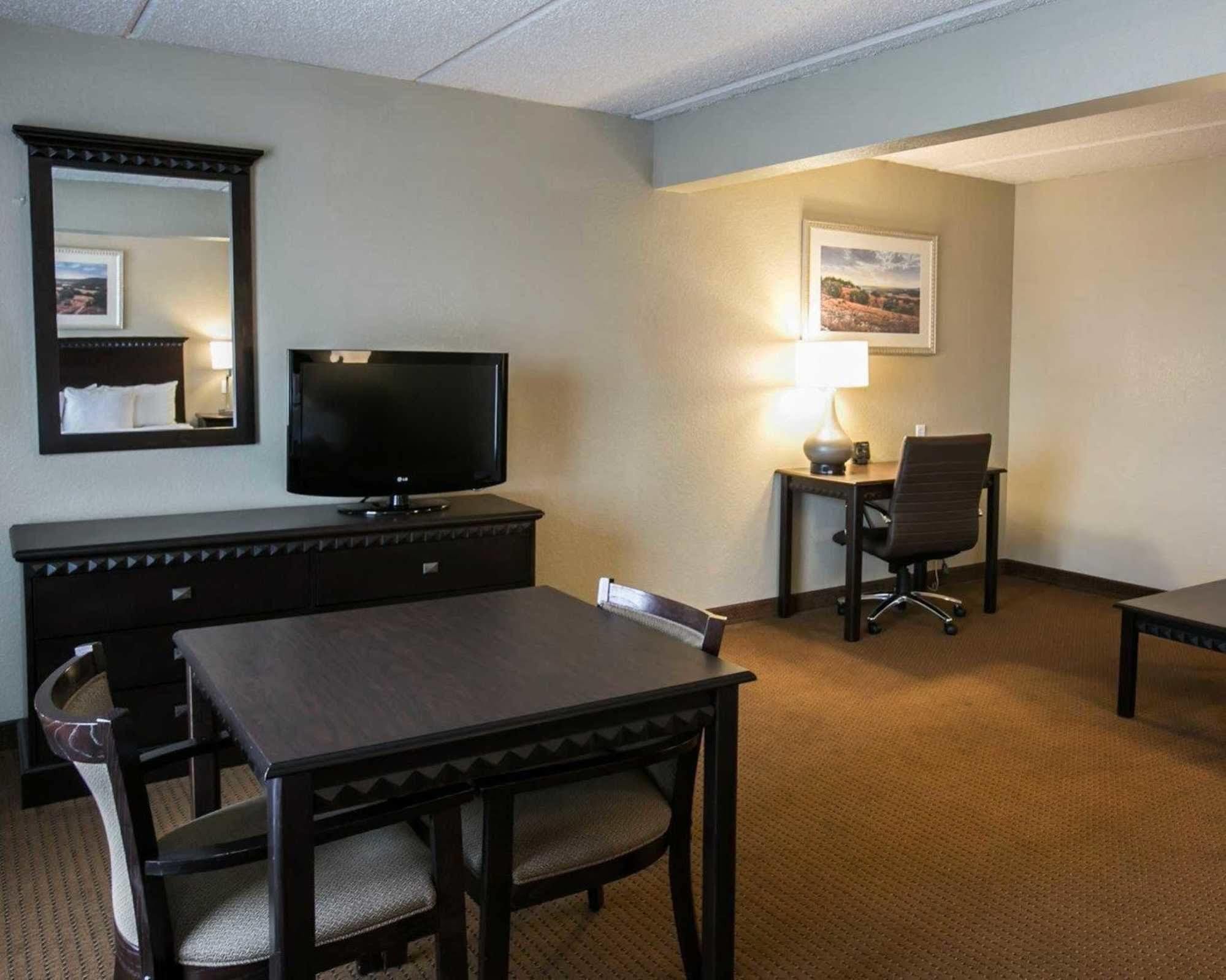 Comfort Suites Austin Airport מראה חיצוני תמונה